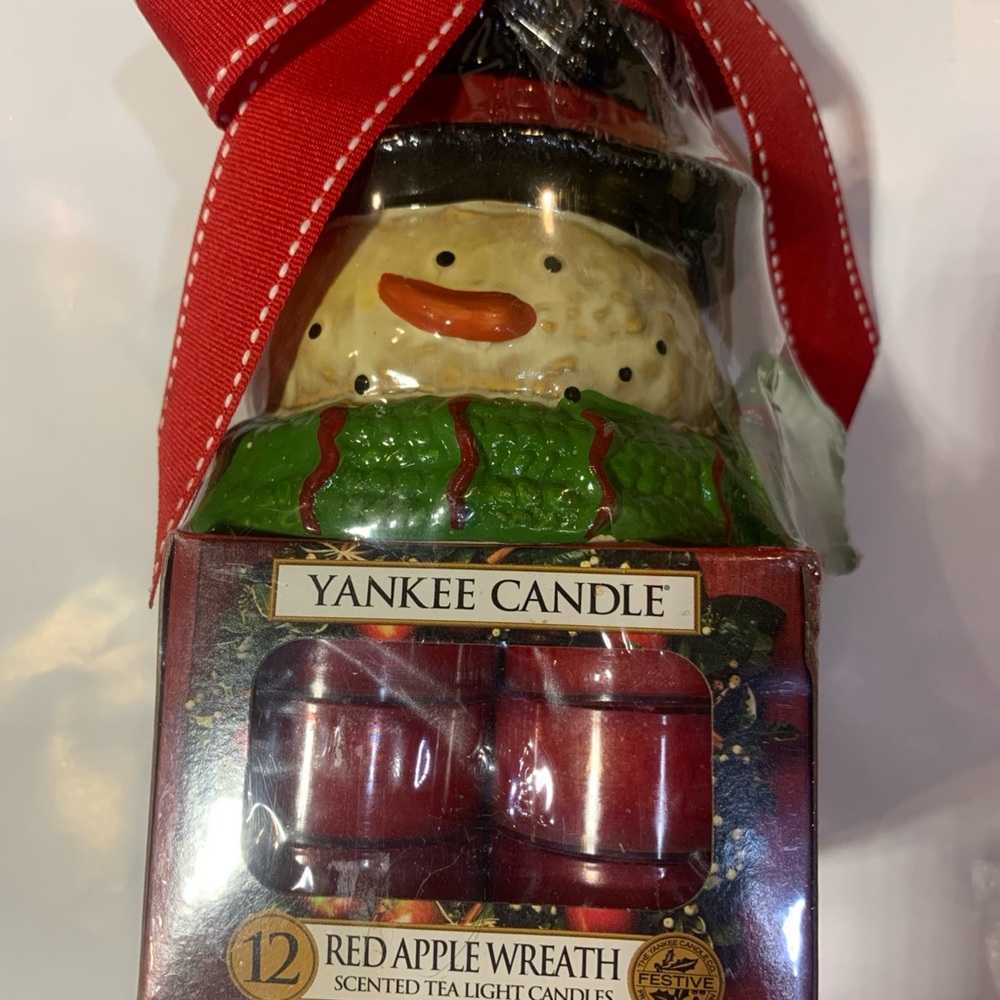 Yankee Candle Snowman Holder with Red Apple Wreath Tea Lights
